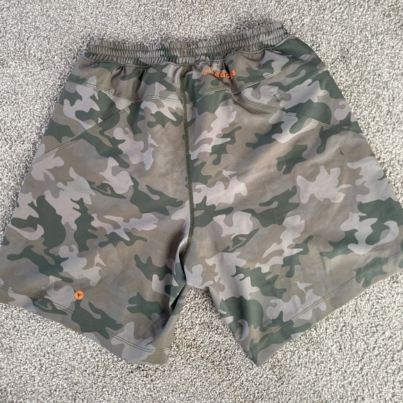 Birddogs Boom Deer Hunter Lined Camo Men's Active Shorts Size Medium - Picture 5 of 8